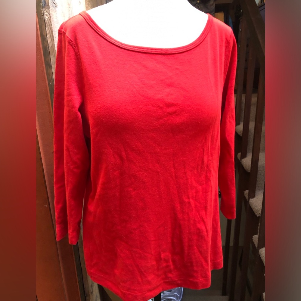 NWOT beautiful red 3/4 sleeve 3 Dots T shirt!